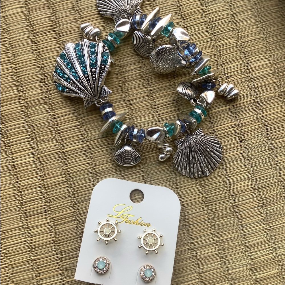 Seashell bracelet and two earrings for summer 😎🌴